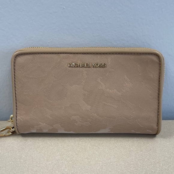 Michael Kors Nylon Jet Set Flat Multi Function Phone Case Wristlet, Camel - NWT - Picture 1 of 5